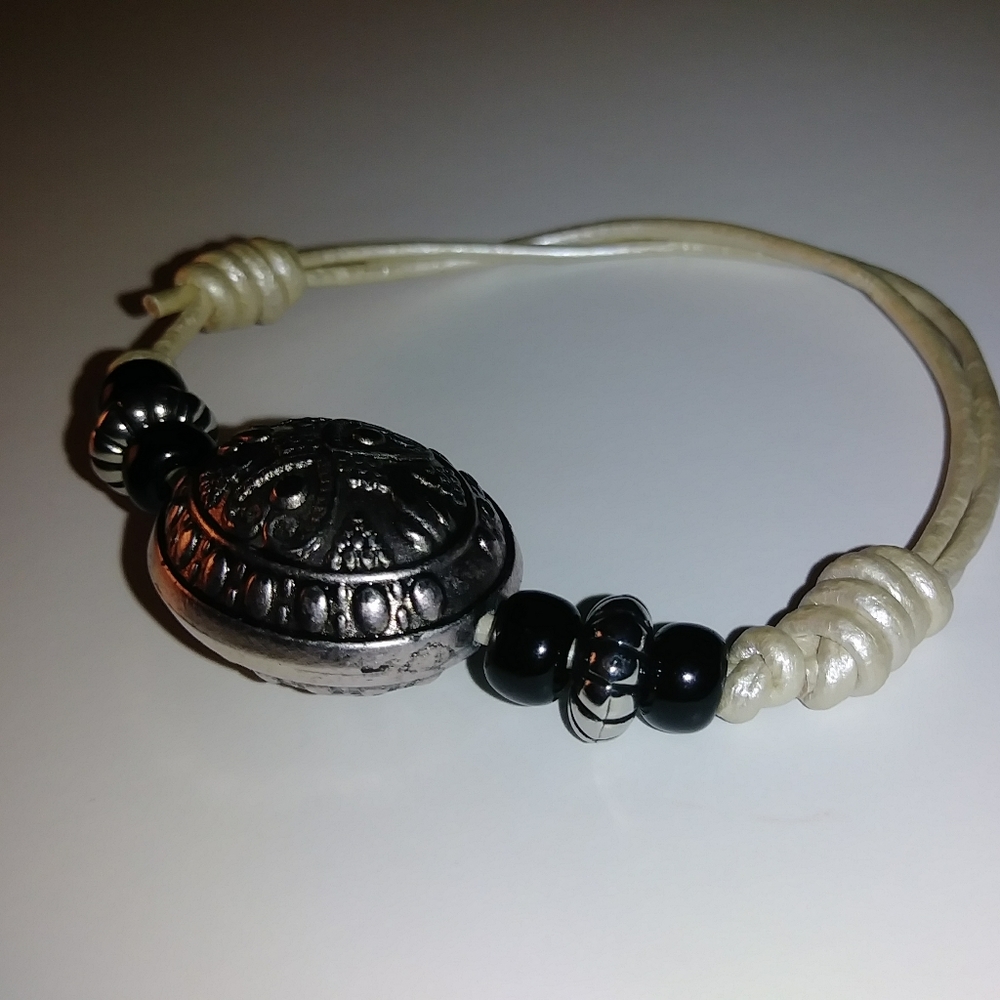 🆕White Leather Bracelet NWOT